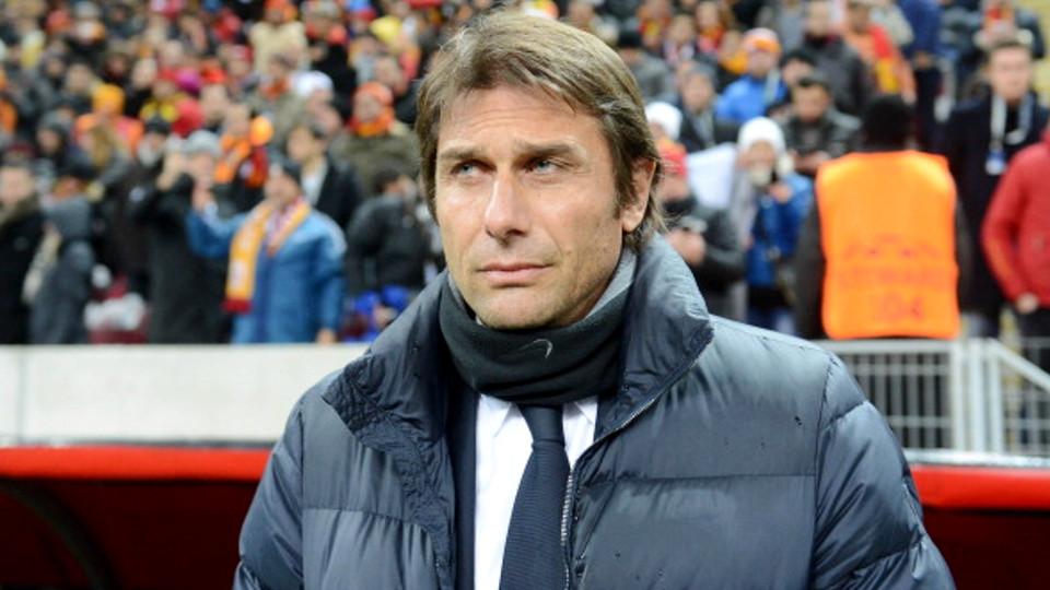 Antonio Conte akan melatih tim nasional Italia hingga 2016. - INDOSPORT